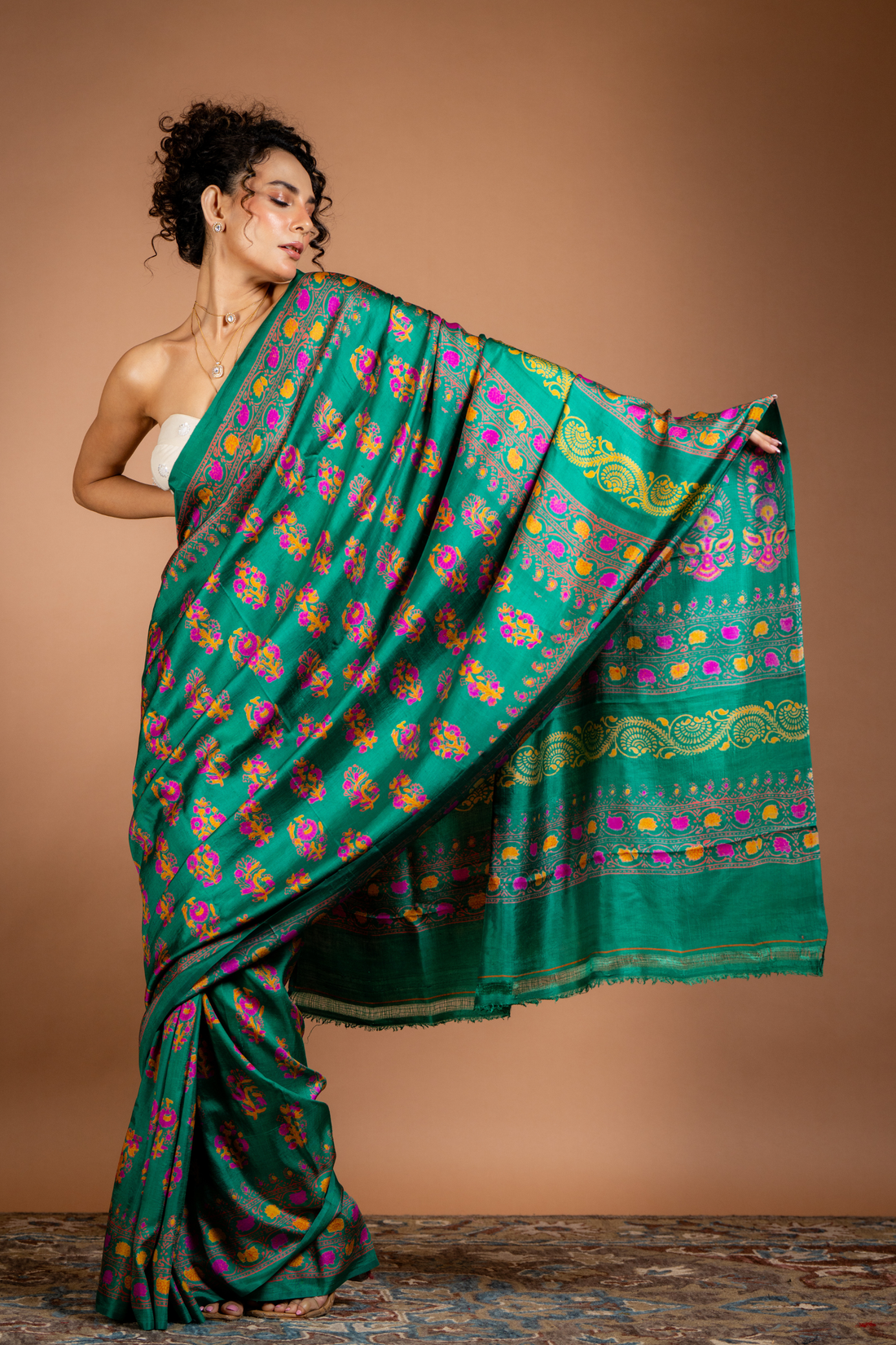 Emerald Radiance Silk Saree: A Symphony of Colour and Craft