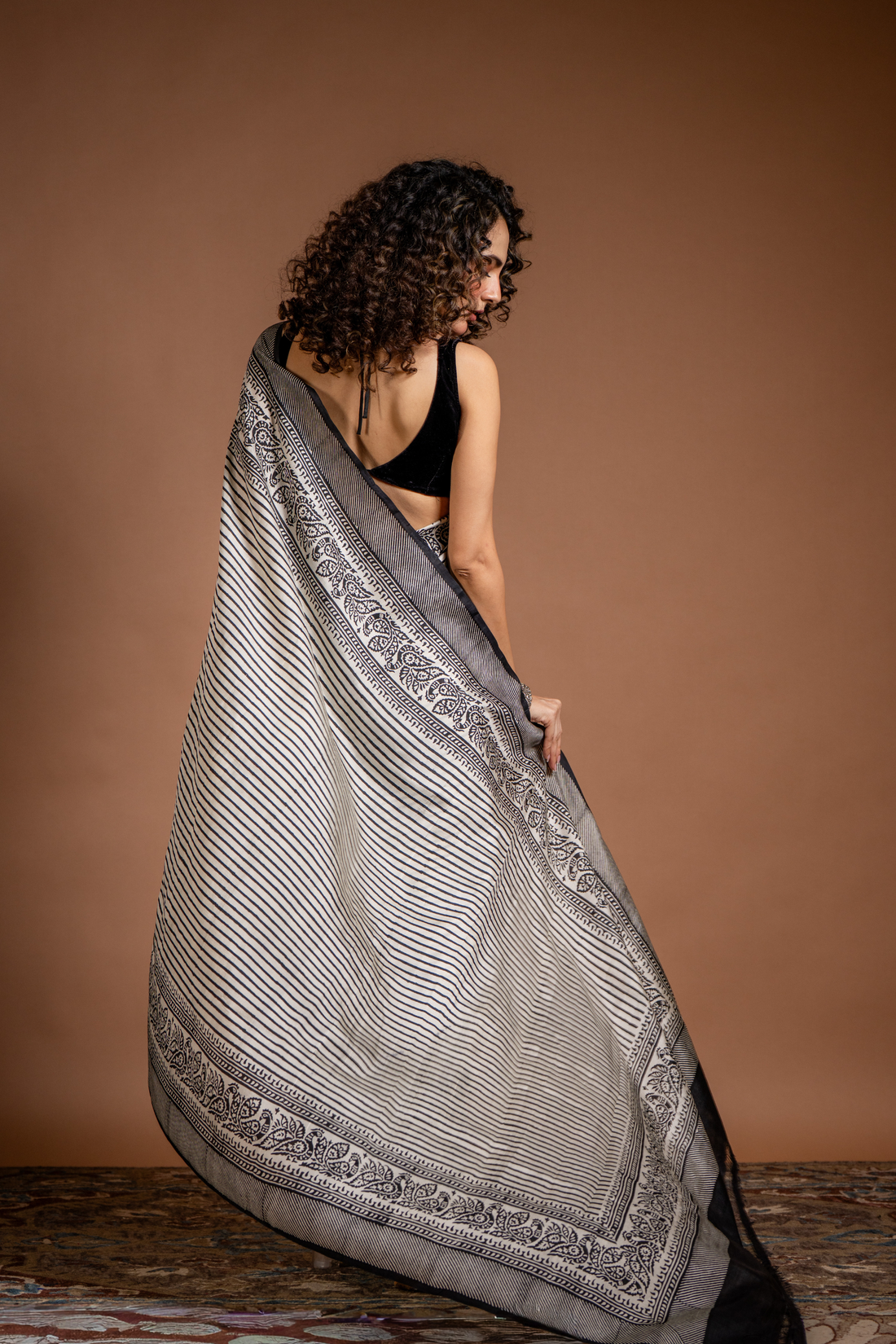 Monochrome Horizon: The Classic Blend of Silk