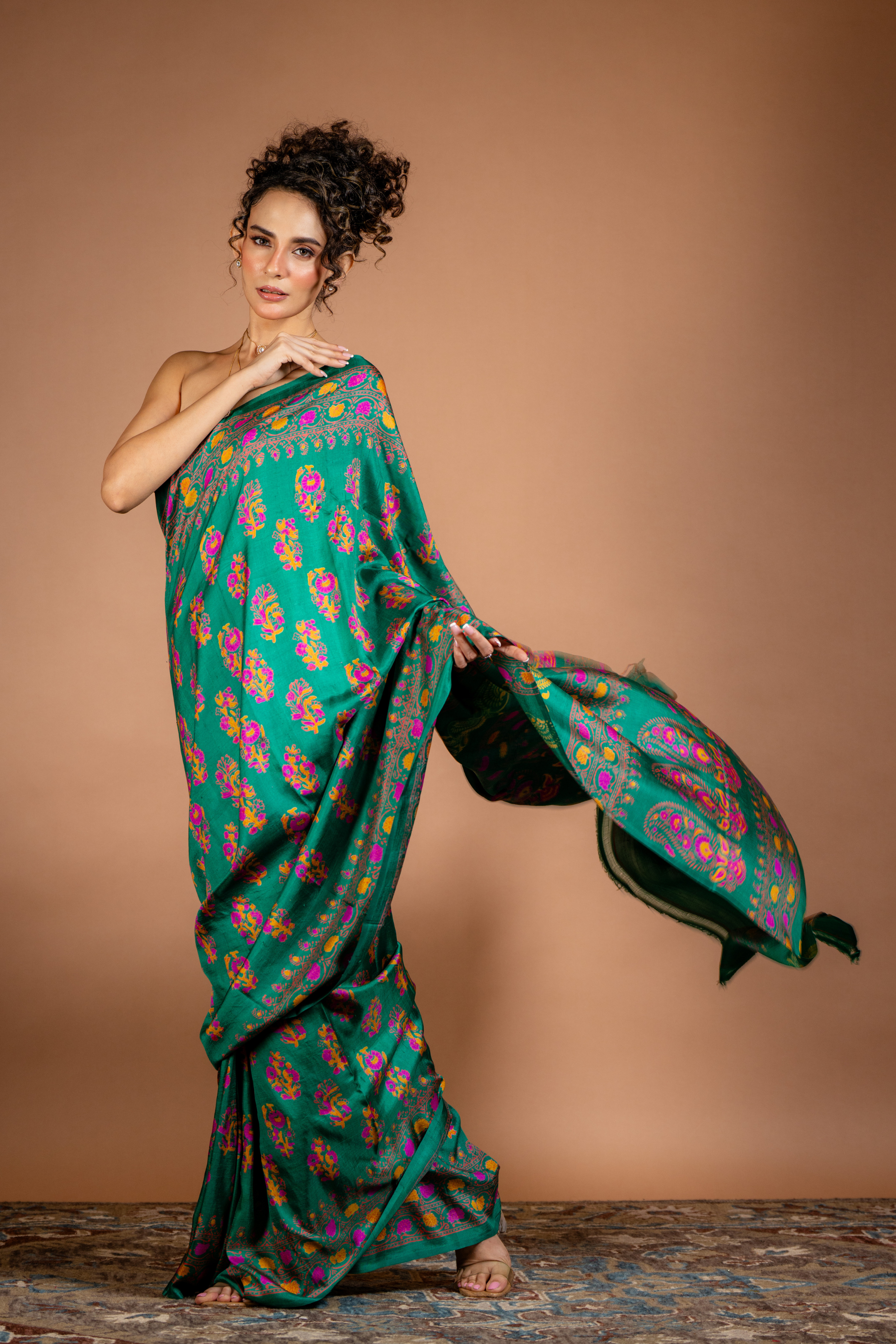 Emerald Radiance Silk Saree: A Symphony of Colour and Craft
