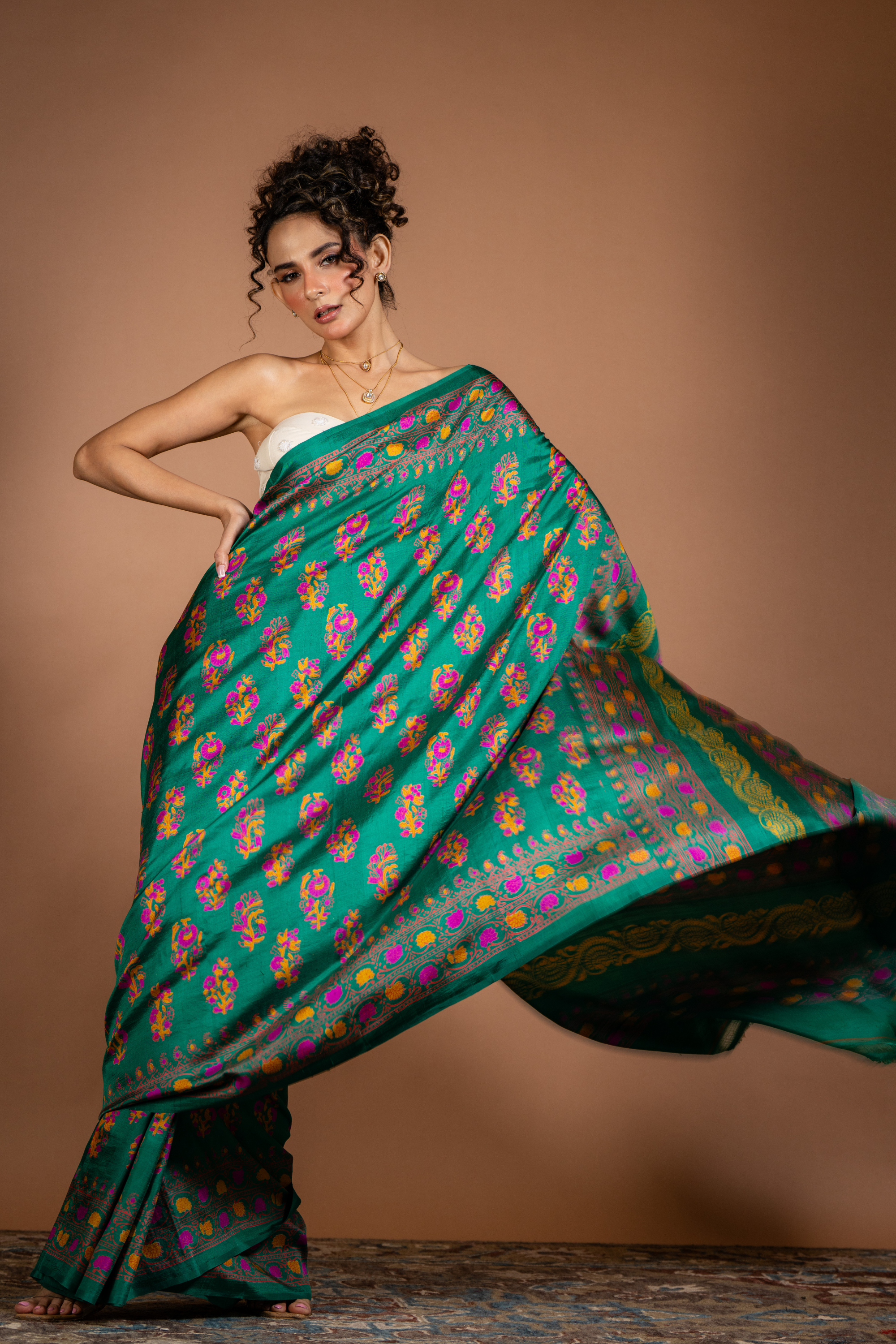 Emerald Radiance Silk Saree: A Symphony of Colour and Craft