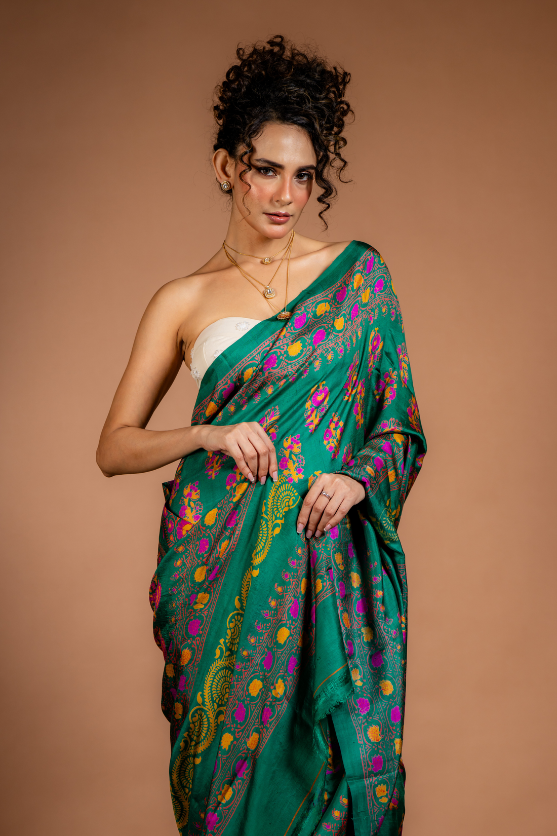 Emerald Radiance Silk Saree: A Symphony of Colour and Craft