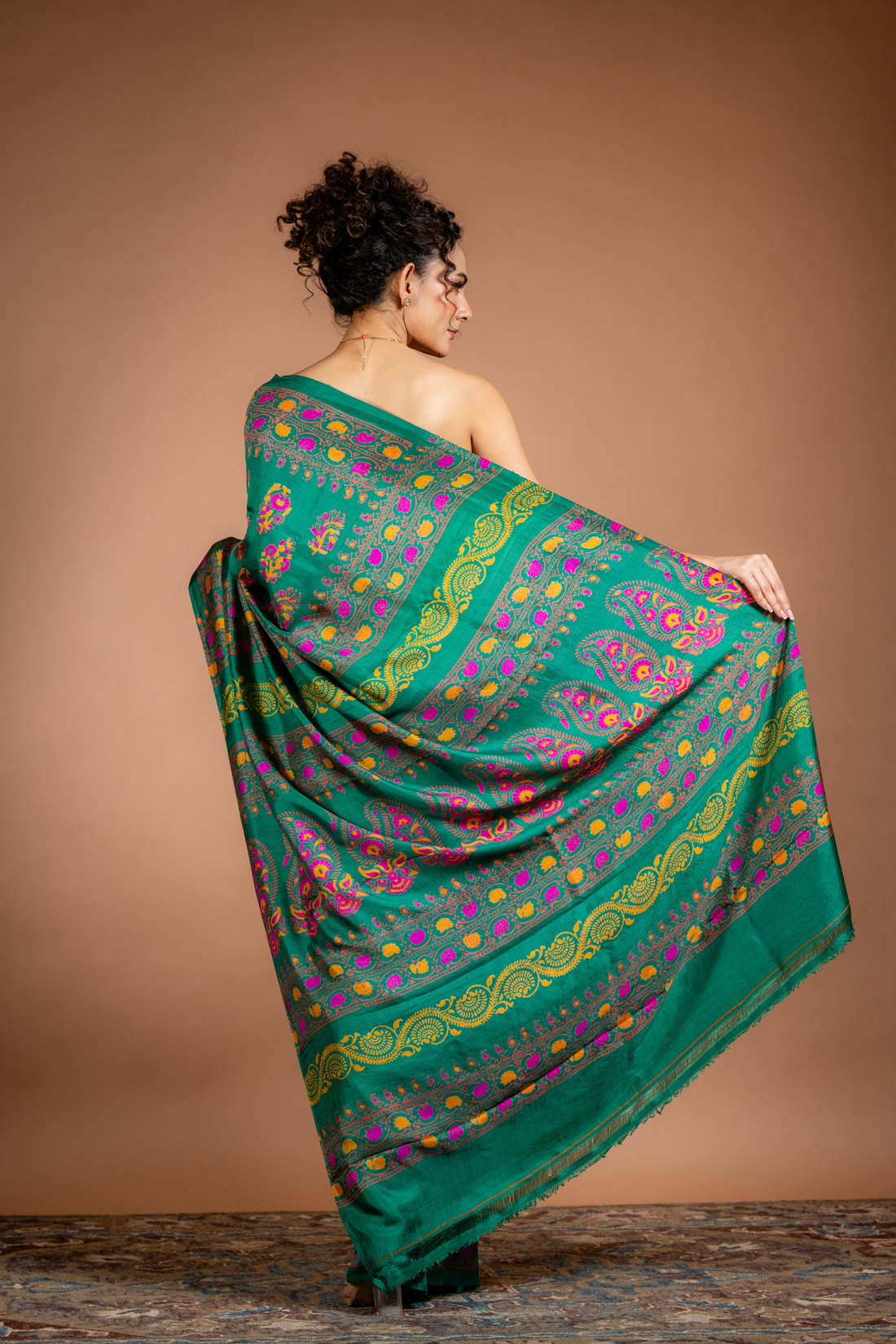 Emerald Radiance Silk Saree: A Symphony of Colour and Craft