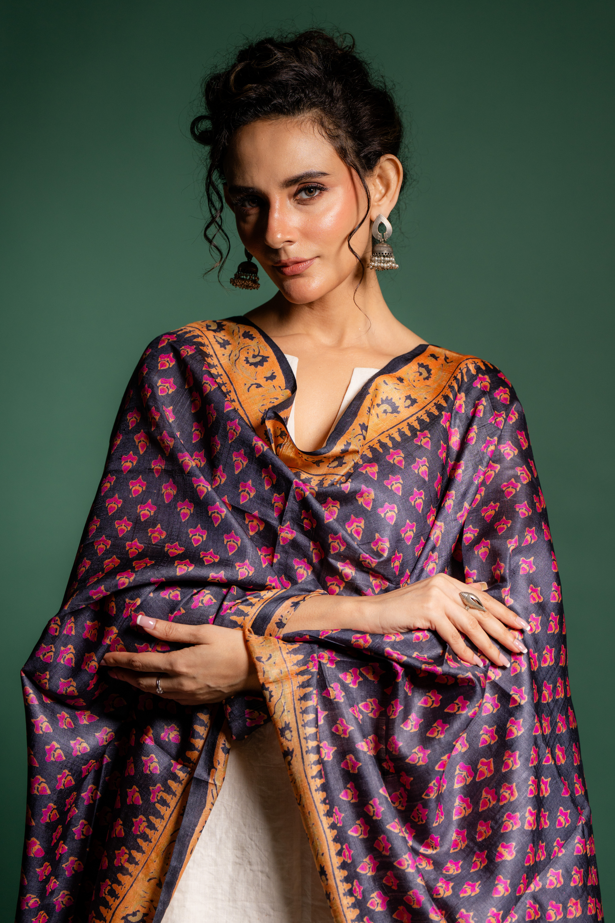 Midnight Bloom Heritage Silk Dupatta: The Art of Contrasting Elegance