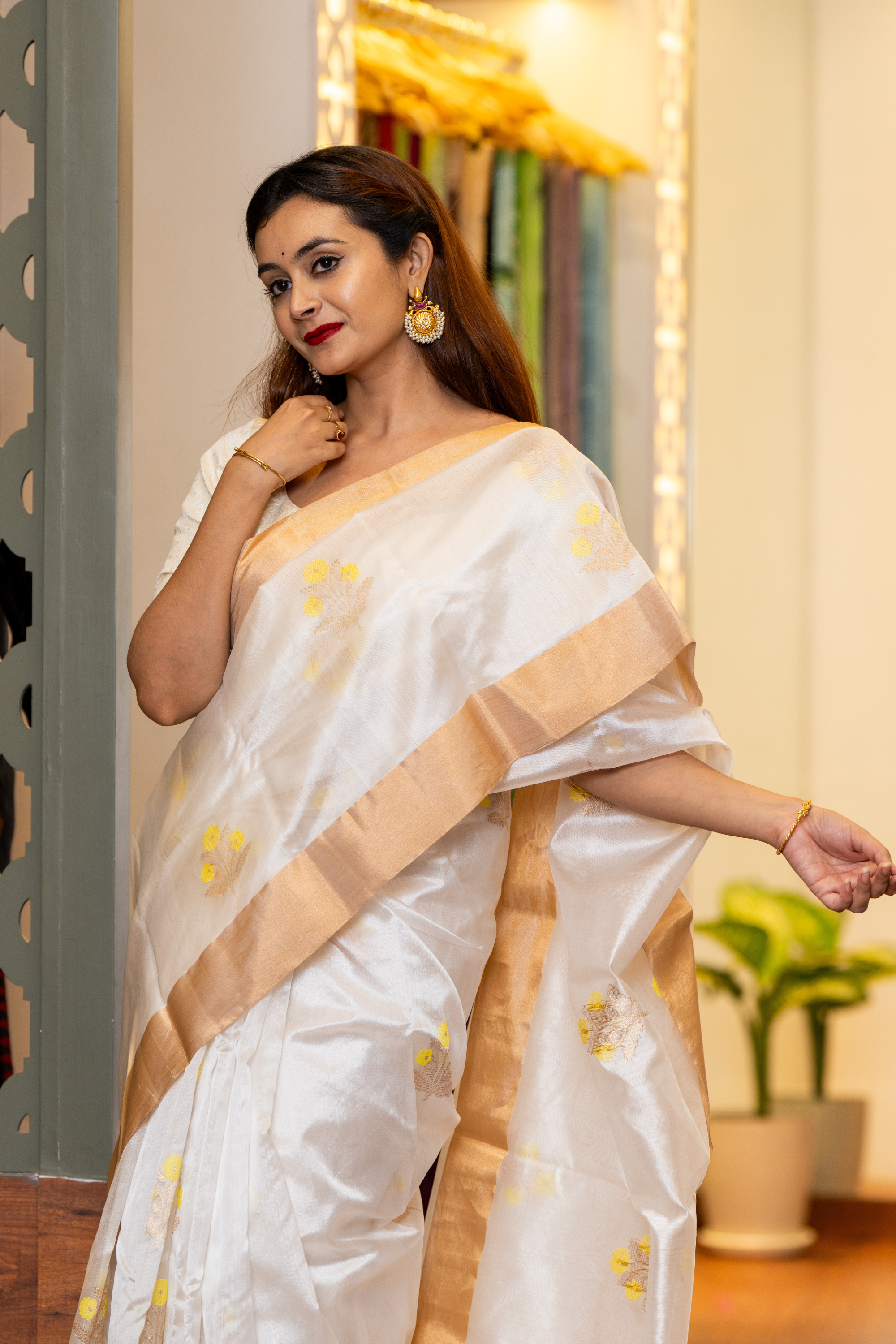 Ivory Cloud: The Ethereal Dazzle of Organza Silk