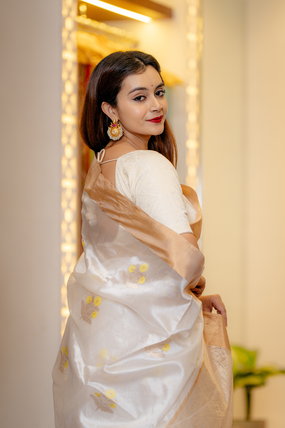 Ivory Cloud: The Ethereal Dazzle of Organza Silk