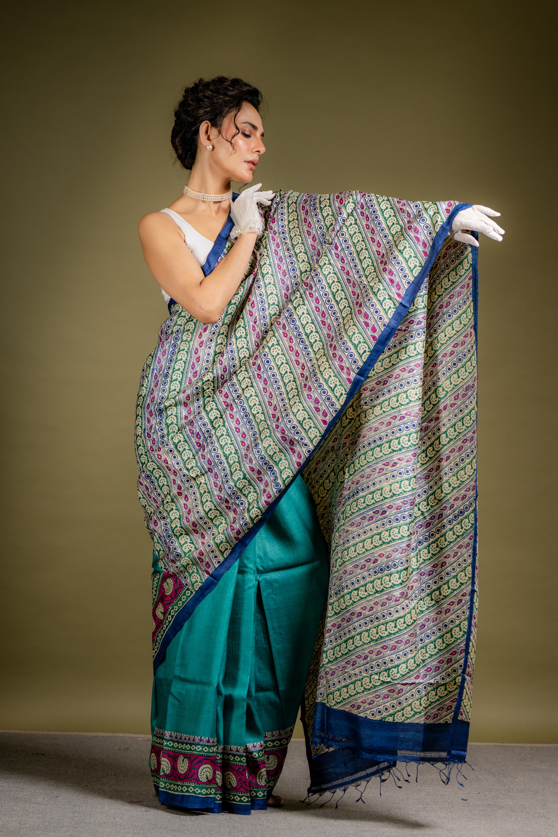 Teal Ivory Symphony Silk Saree: A Harmony of Grace and Geometric Art