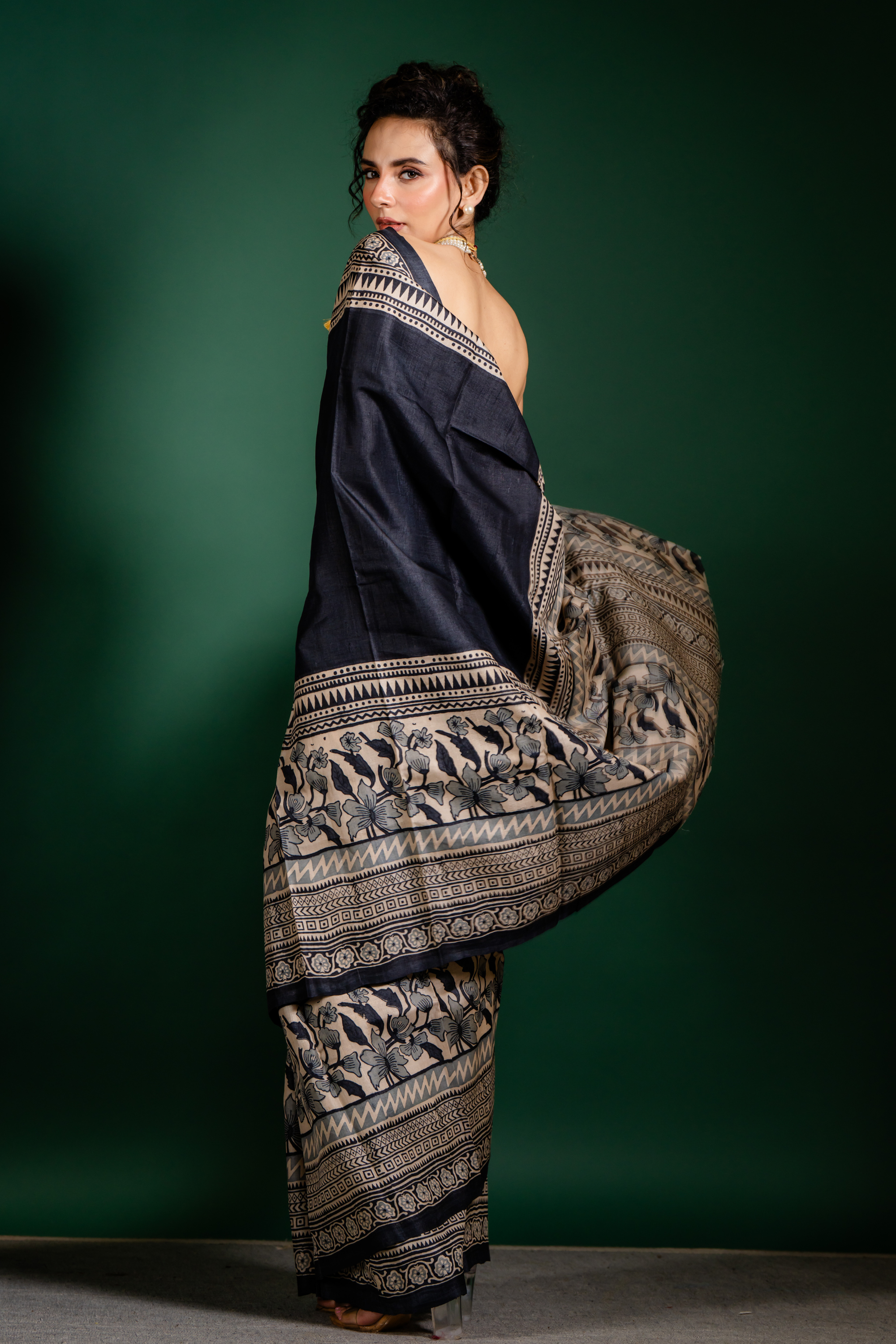 Noor-E-Kohl Silk Saree: The Poise of Timeless Black Elegance