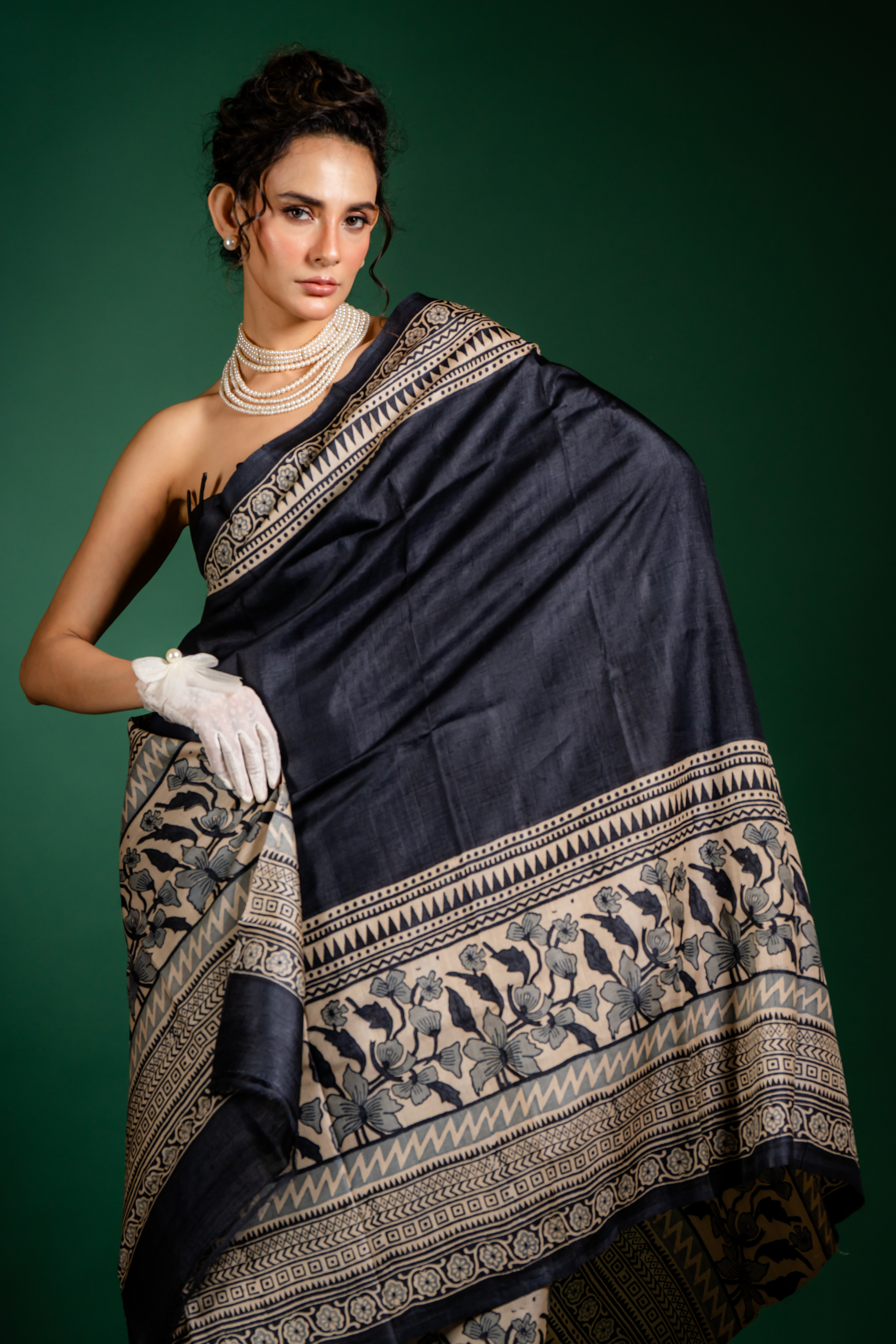 Noor-E-Kohl Silk Saree: The Poise of Timeless Black Elegance