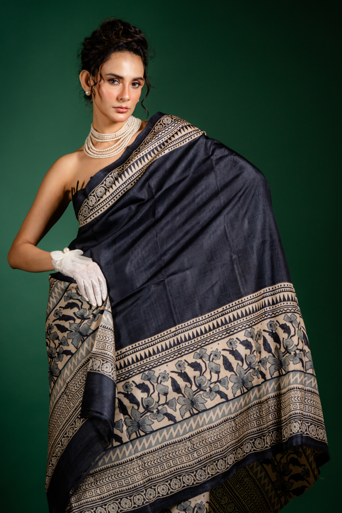 Noor-E-Kohl Silk Saree: The Poise of Timeless Black Elegance