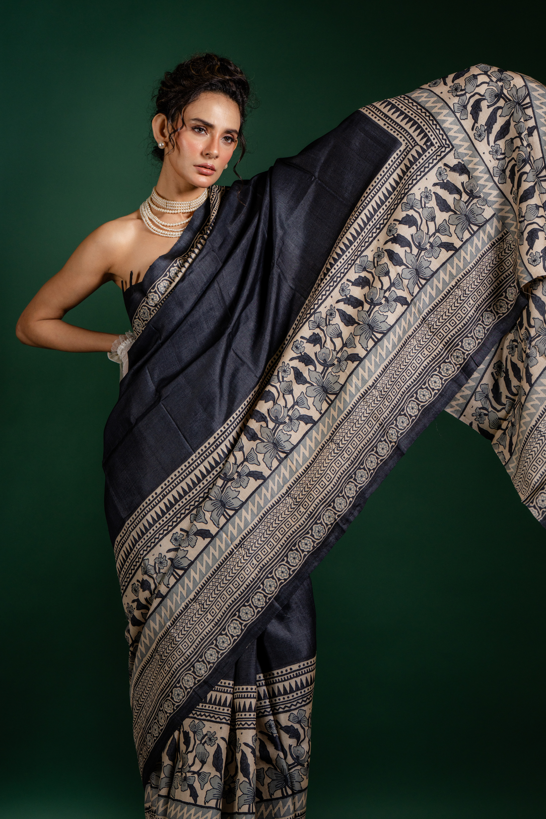 Noor-E-Kohl Silk Saree: The Poise of Timeless Black Elegance