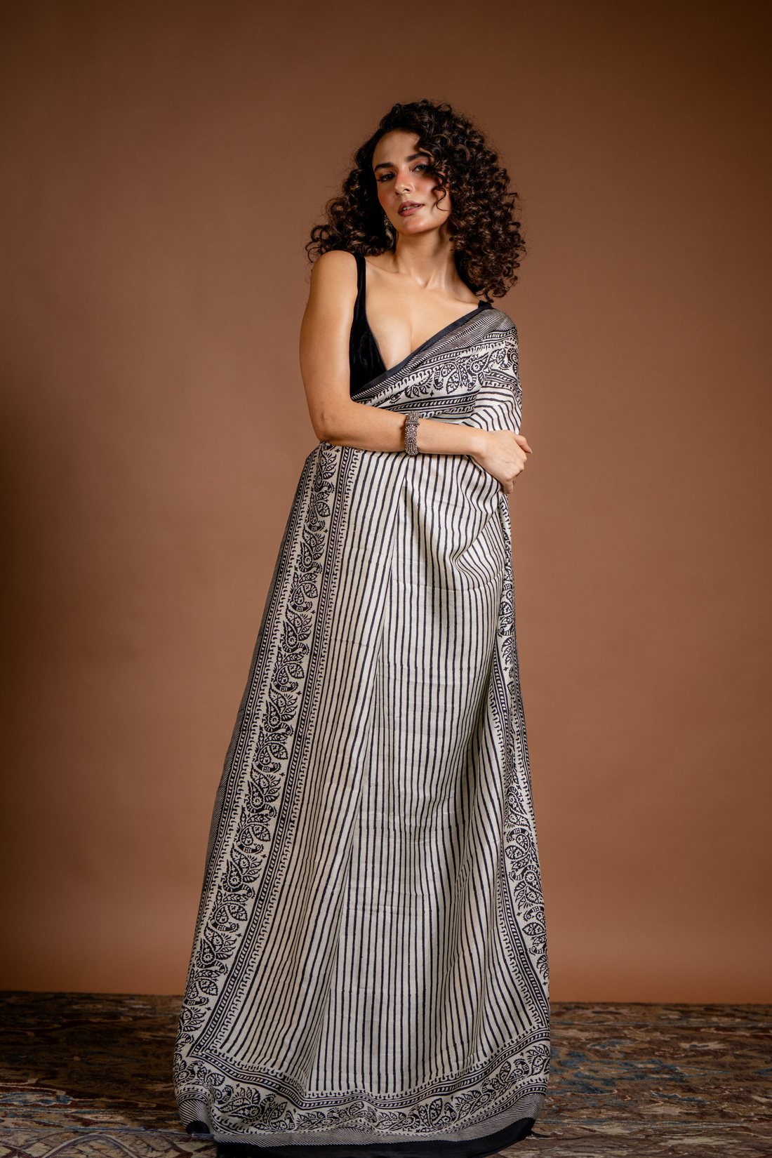 Monochrome Horizon: The Classic Blend of Silk